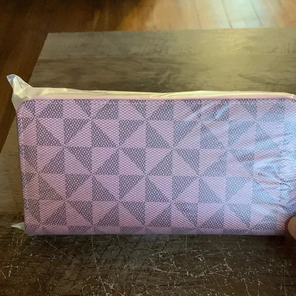 NWT Wristlet - Picture 7 of 7